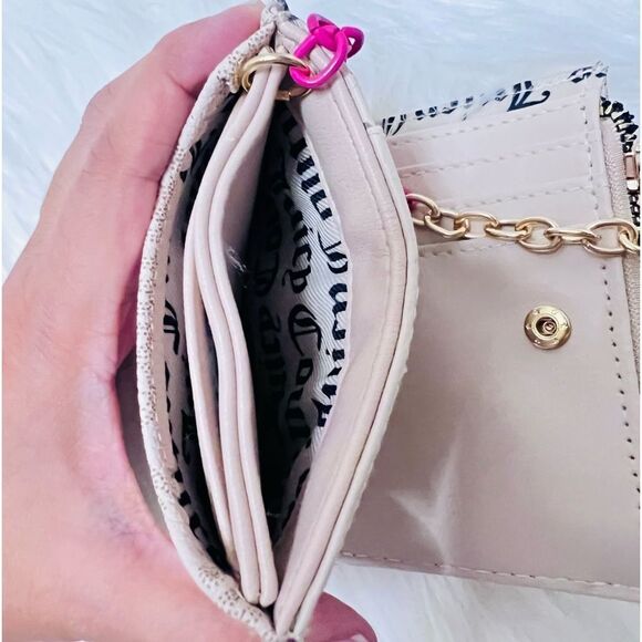 Juicy couture “Can’t tame her “ Bifold Wallet With Pullout Credit Card Holder - Picture 5 of 6